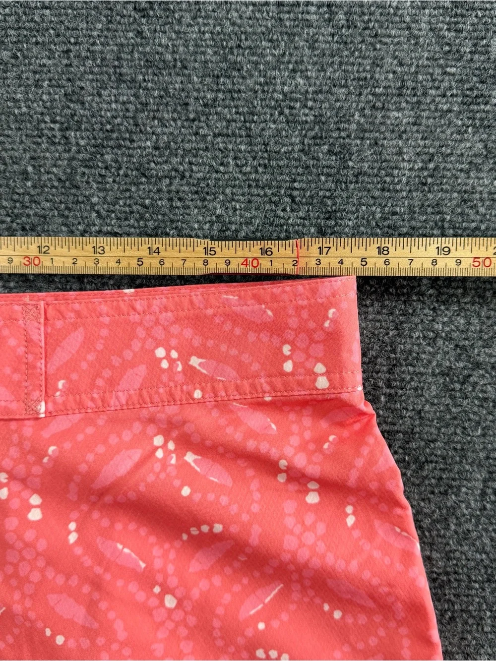 Vineyard Vines Whale Tail Block Print Board Shorts Size 33 Coastal Beach Summer
